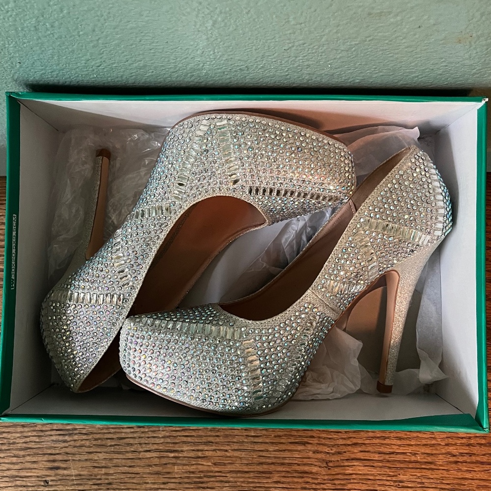 Lauren Lorraine Beautiful Silver Shimmer Sparkling Spike Heels   Size 8.5 - Picture 11 of 13